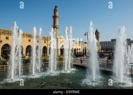 Riesigen Platz mit Springbrunnen unterhalb der Zitadelle von Erbil (Hawler), Hauptstadt von Kurdistan-Irak, Irak, Naher Osten Stockfoto