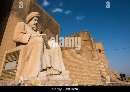 Statue von Mubarek Ahmed Sharafaddin vor der Zitadelle von Erbil (Hawler), Hauptstadt von Kurdistan-Irak, Irak, Naher Osten Stockfoto