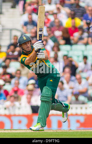 London, UK. 9. Juni 2013. Südafrikas Jean-Paul Duminy zucken während der ICC Champions Trophy Semi final internationalen Cricket-Match zwischen England und Südafrika bei The Oval Cricket Ground am 19. Juni 2013 in London, England. (Foto von Mitchell Gunn/ESPA/Alamy Live-Nachrichten) Stockfoto