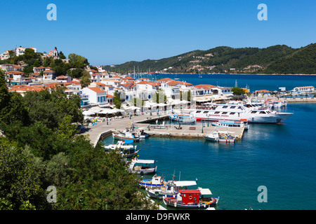 Hafen von Skiathos Stadt Skiathos Insel, Sporaden, griechische Inseln, Griechenland Stockfoto