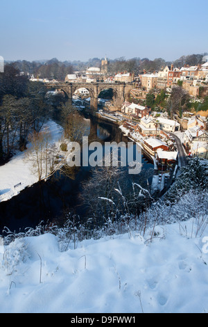 Eisenbahnviadukt über die Nidd bei Knaresborough im Winter, Yorkshire, England, UK Stockfoto