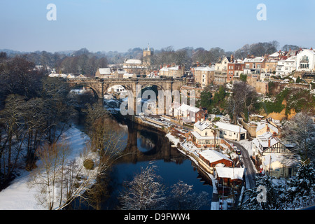 Eisenbahnviadukt über die Nidd bei Knaresborough im Winter, Yorkshire, England, UK Stockfoto