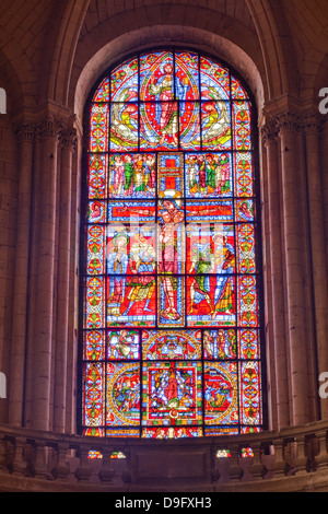 Die berühmten Glasfenster von der Kreuzigung Christi in der Kathedrale von Poitiers, Vienne, Poitou-Charentes, Frankreich Stockfoto