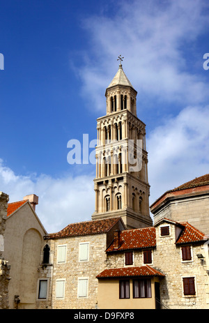 Der Campanile (Glockenturm) der Kathedrale von St. Domnius, Split, Dalmatien, Kroatien Stockfoto