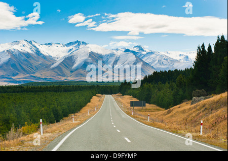 Straße zum Aoraki Mount Cook in Aoraki Mount Cook National Park, UNESCO-Weltkulturerbe, Südinsel, Neuseeland Stockfoto