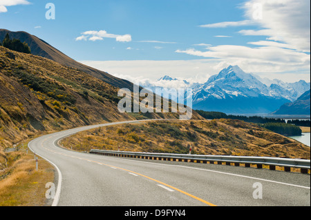 Straße zum Aoraki Mount Cook in Aoraki Mount Cook National Park, UNESCO-Weltkulturerbe, Südinsel, Neuseeland Stockfoto