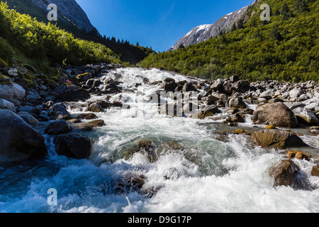 Schneeschmelze Wasserfall im Tracy Arm-Fords Terrors Wildnis Bereich, südöstlichen Alaska, USA Stockfoto