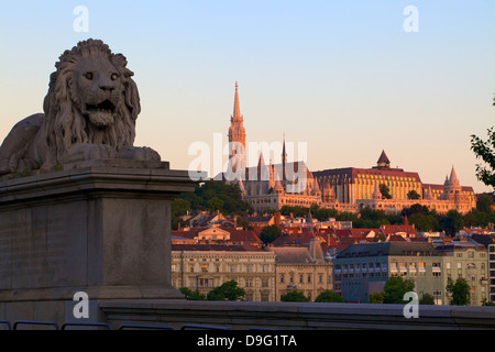 Kettenbrücke, Mátyás (Matthias-Kirche) und Fischerbastei, Budapest, Ungarn Stockfoto