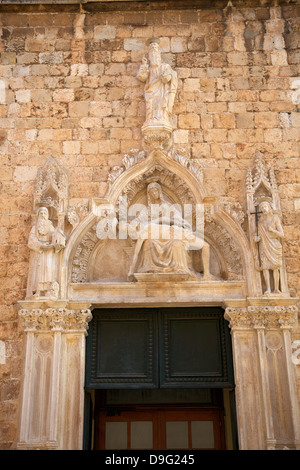 Südliche Tür des Franziskanerkloster, Altstadt, UNESCO-Weltkulturerbe, Dubrovnik, Kroatien Stockfoto