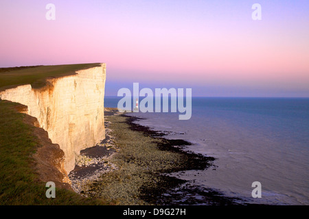 Beachy Head und Beachy Head Leuchtturm bei Sonnenuntergang, East Sussex, England, UK Stockfoto