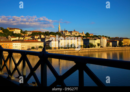 Kettenbrücke, Mátyás (Matthias-Kirche) und Fischerbastei, Budapest, Ungarn Stockfoto