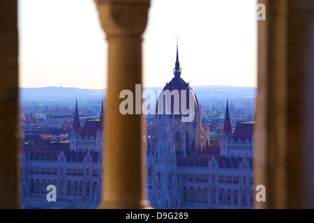 Ansicht der ungarischen Parlamentsgebäude von Fischerbastei, Budapest, Ungarn Stockfoto