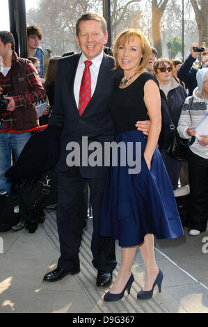 Bill Turnbull und Sian Williams "TRIC Awards" im Grosvenor House Hotel - London, England - 08.03.11 Stockfoto