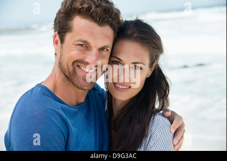 Nahaufnahme von einem glücklichen Paar am Strand Stockfoto