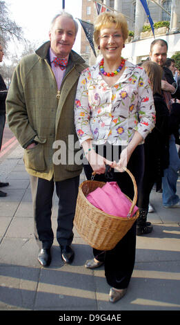 Neil Hamilton und Christine Hamilton "TRIC Awards" im Grosvenor House Hotel - Abflüge London, England - 08.03.11 Stockfoto