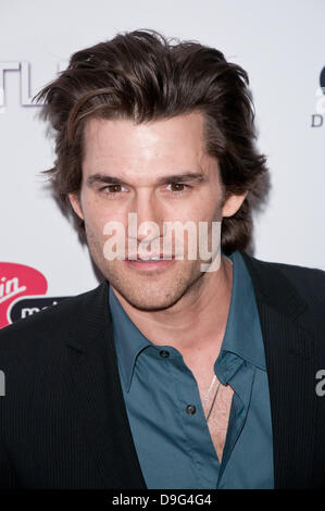 Johnny Whitworth die New Yorker Premiere von "Grenzenlos" - in Ankunft New York City, USA - 08.03.11 Stockfoto