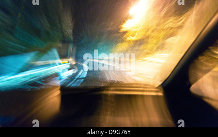 PKW durch einen Schneesturm Stockfoto