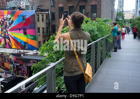 Alfred Eisenstaedt iconic VJ Day am Times Square Kuss Graffiti Künstlers Eduardo Kobra, Chelsea London in der Nähe von The High Line, New York Stockfoto