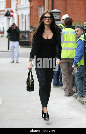 Elizabeth Hurley aka Liz Hurley unterwegs im Zentrum von London London, England - 10.03.11 obligatorisch Credit: neue C /WENN.com Stockfoto