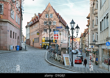 Alte Gassen Kopfsteinpflaster-stoned in der alten Stadt Nürnberg, Bayern, Deutschland - Jan 2012 Stockfoto