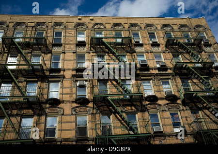 Bleecker St, Greenwich Village, New York City. Fassade, Gebäude, Treppe, Treppen, service Stockfoto