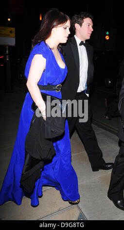 Prinzessin Eugenie von York und ihr Freund Jack Brooksbank verlassen das Banqueting House in Whitehall nach dem Besuch einer Kinder-Charity-Event London, England - 10.03.11 Stockfoto