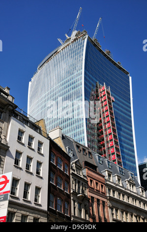 London, England, Vereinigtes Königreich. 20 Fenchurch Street "Walkie-Talkie" unter Bau (Juni 2013) 37-geschossige Hochhaus Stockfoto