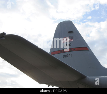 Nahaufnahme einer c-130 Hercules-Leitwerk. Stockfoto