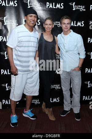 Hines Ward, Kym Johnson, Derek Hough "Dancing With The Stars" Champion Derek Hough einen Tanzkurs zu einheimischen Studenten im Palms Casino Resort Las Vegas, Nevada - 12.03.11 lehrt Stockfoto