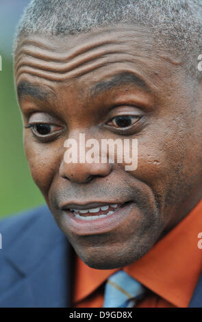 Carl Lewis Olympia 2012-Tickets starten Fototermin statt an Potters Field Park London, England - 15.03.11 Stockfoto