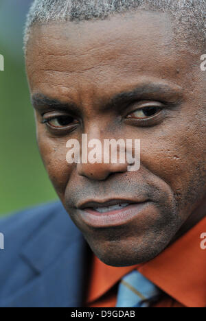 Carl Lewis Olympia 2012-Tickets starten Fototermin statt an Potters Field Park London, England - 15.03.11 Stockfoto