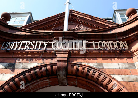 Eingang zum kreuzförmige Gebäude, University College London beherbergt medizinische Abteilungen Stockfoto