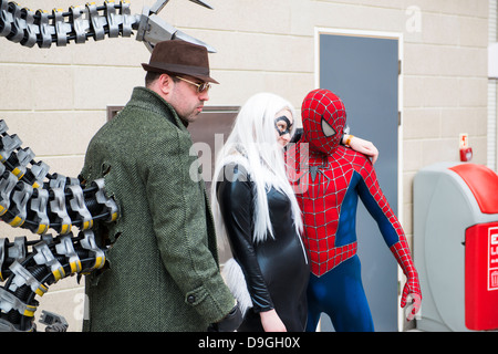 LONDON, UK - 26.Mai: Spiderman und Doktor Octopus Cosplayer posiert auf der MCMExpo im Excel Centre. 26. Mai 2013 in London. Stockfoto