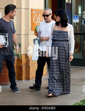 Selma Blair verlassen Barnes &amp; Noble mit ihrem Freund Jason Bleick (C) Hollywood, Kalifornien - 16.03.11 Stockfoto