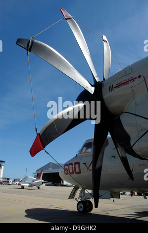 Ein E - 2C Hawkeye sitzt auf dem Flug Linie als eine statische Anzeige. Stockfoto