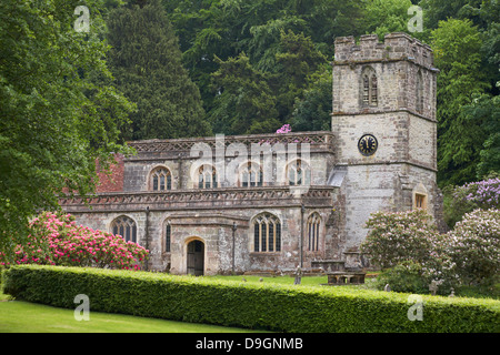 Kirche von St. Peter in Stourton, Wiltshire, England, UK im Juni Stockfoto