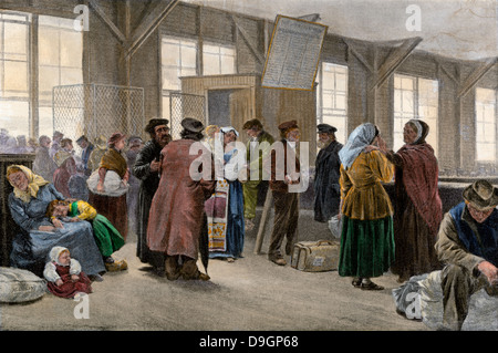 Festgenommene Einwanderer warten, Ellis Island, New York, Ende 1800. Handcolorierte halftone einer Abbildung Stockfoto