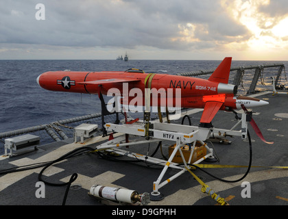 Eine Drohne BQM-74E bereitet, von dem Flugdeck der USS Underwood starten Stockfoto