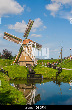 Schöne Windmühle in den Niederlanden Stockfoto