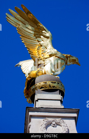 Per Ardua Ad Astra (RAF Memorial) am Victoria Embankment in London. Stockfoto