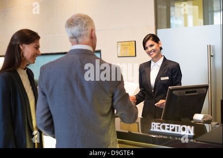 Business-paar in hotel Stockfoto