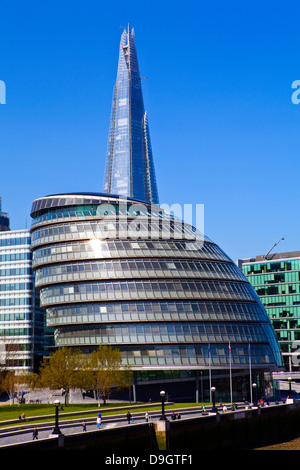 Blick auf Rathaus und die Scherbe in London. Stockfoto