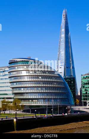 Blick auf Rathaus und die Scherbe in London. Stockfoto