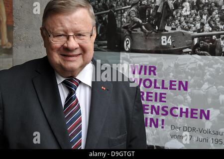 Teilnehmer der Anti-kommunistischen Aufstand in der ehemaligen Deutschen Demokratischen Republik im Jahre 1953, Klaus Gronau, sieht sich in Berlin, Deutschland, 24. Mai 2013. Teilnehmer der Krawalle sind nach wie vor überzeugt, dass ihre Unterdrückung durch sowjetische Panzer die Wiedervereinigung Deutschlands verhindert, die dann im Jahr 1990 kam. (Foto/Filip Nerad CTK) Stockfoto