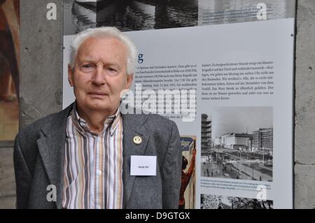 Teilnehmer der Anti-kommunistischen Aufstand in der ehemaligen Deutschen Demokratischen Republik im Jahre 1953, Hardy Firl, sieht sich in Berlin, Deutschland, 24. Mai 2013. Teilnehmer der Krawalle sind nach wie vor überzeugt, dass ihre Unterdrückung durch sowjetische Panzer die Wiedervereinigung Deutschlands verhindert, die dann im Jahr 1990 kam. (Foto/Filip Nerad CTK) Stockfoto