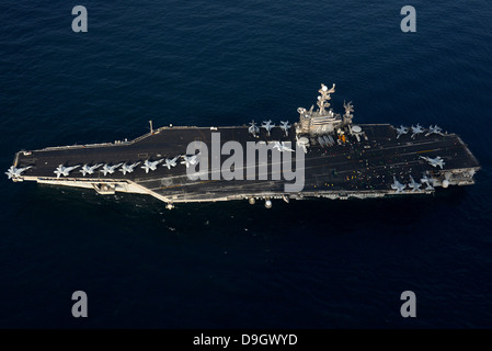 19. Februar 2013 - Flugzeugträger USS John C. Stennis (CVN-74) Transite den USA 5. Flotte Aufgabengebiet. Stockfoto
