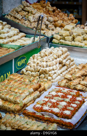 Orientalische Süßigkeiten, Mahane Yehuda Markt, Jerusalem, Israel. Stockfoto