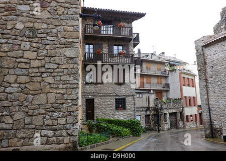 engen Gassen der Altstadt des mittelalterlichen Baga Katalonien Spanien Stockfoto