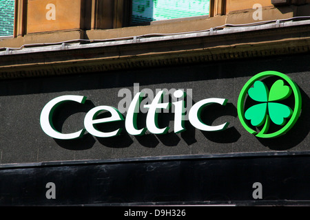 Melden Sie sich über Celtic Football Club Shop in Glasgow City Centre Stockfoto