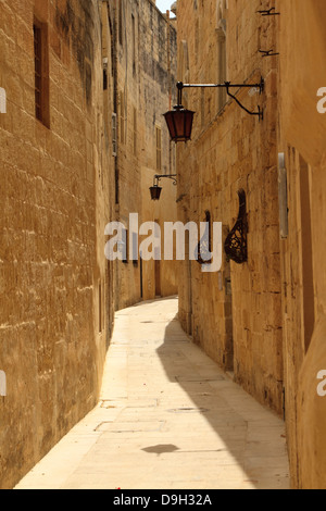 Ruhigen menschenleeren Straße in Mdina Malta Stockfoto